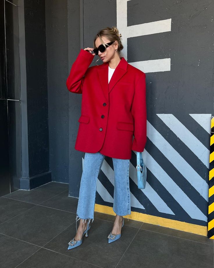 Red Outfits, Outfit Jeans, Looks Street Style, Red Blazer, Mode Inspo, Looks Chic, Red Outfit, Blazer Outfits, Looks Style