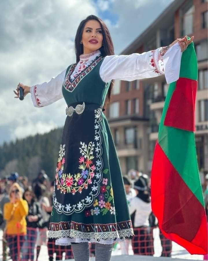 Bulgarian Girl, Bulgarian Traditions, Bulgarian Women, Bulgarian Folklore, Bulgarian Clothing, Maya Art, Costume National, Folk Dresses, People Of The World