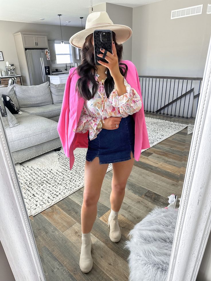 Spring Easter Outfits, Easter Outfit Women Church, Hot Pink Blazer Outfit, Casual Easter Outfit, Pink Blazer Outfit, Brunch Outfit Spring, Skort Outfit, Outfit Inspo Spring, Wineries Outfit