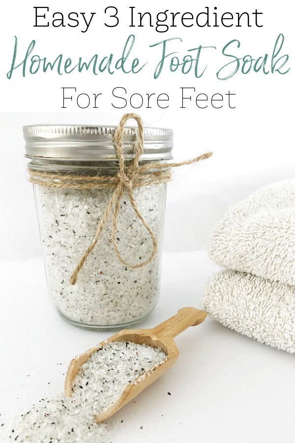 This DIY natural foot soak is the perfect way to relax sore feet. Not only is this foot soak recipe easy to make, it requires just 3 simple ingredients. At Home Pedicure, Homemade Foot Soaks, Diy Foot Soak, Home Pedicure, Foot Soak Recipe, Spicy Tea, Scrub Homemade, Foot Soaks, Lavender Laundry