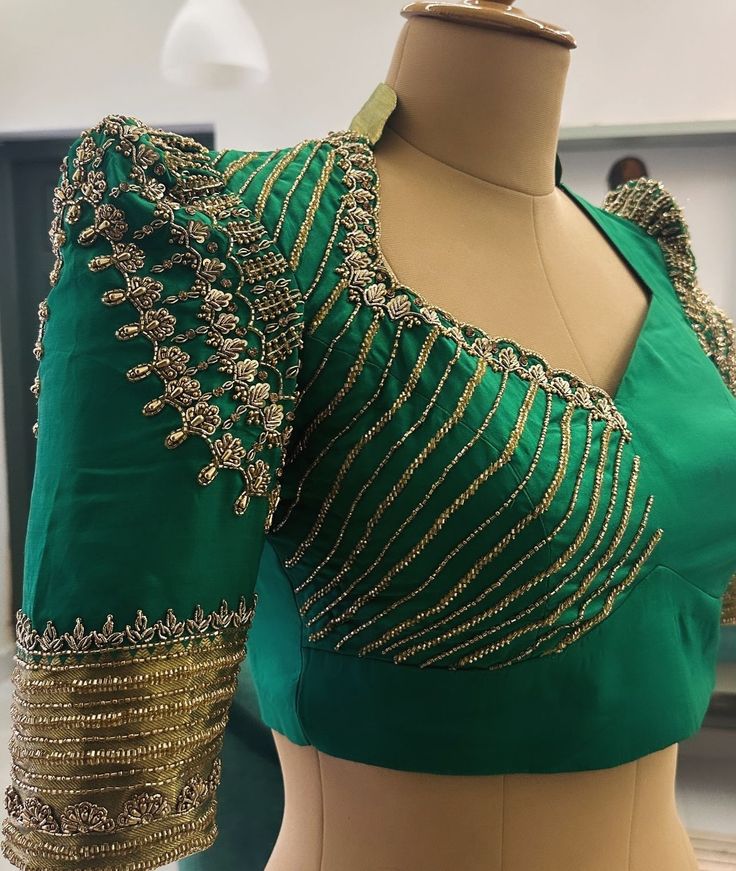 Zardosi Blouse Design, Bahubali Blouse, Latest Maggam Work Designs, Exclusive Blouse Designs, Latest Bridal Blouse Designs, Maggam Work Blouse, Cotton Blouse Design, Best Blouse Designs, New Saree Blouse Designs