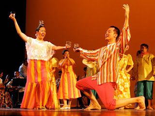 Philippine Folk Dance What Is Dance, Dance Meaning, Philippine Women, Cultural Dance, Philippines Culture, Traditional Song, World Dance, Cute Couple Dp, Filipino Culture