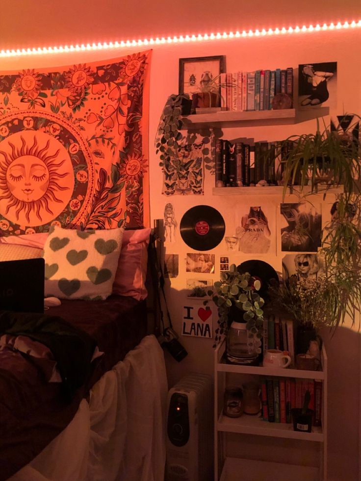 This is my try on downtown girl vibe because I live in a small town and the “aesthetic” has been my life style so hopefully this helps others find themselves :) Lana Del Ray Room, Lana Del Rey Room, Room Vibes, Yellow Room, Cute Room Ideas, Pretty Room, Lana Del Ray, My Room, Room Layout