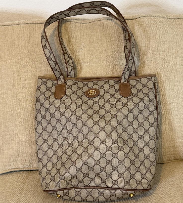 Beautiful vintage Gucci bag, perfect for any occasion. Very comfortable to wear. Classic Pre-owned Bags For Daily Use, Pre-owned Rectangular Shoulder Bag, Classic Pre-owned Shoulder Bag With Double Handle, Classic Monogram Canvas Shoulder Bag, Classic Pre-owned Bags With Double Handle, Pre-owned Classic Shoulder Bag For Travel, Pre-owned Tote Shoulder Bag For Shopping, Elegant Monogram Canvas Bucket Shoulder Bag, Designer Pre-owned Rectangular Shoulder Bag