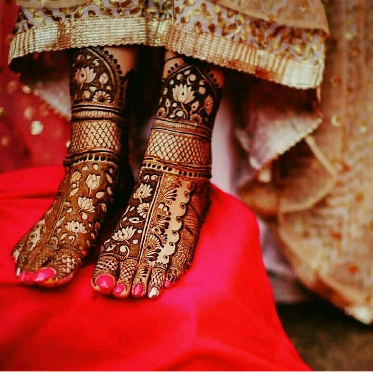 the feet of a bride with henna tattoos