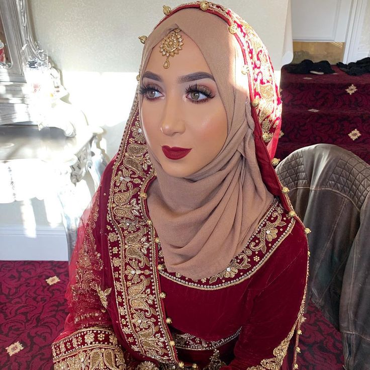 Image may contain: 1 person, closeup Pro Pictures, Muslim Wedding Dress Hijab Bride, Make Up Wedding, Groom Wedding Pictures, Wedding Hijab Styles, Bridal Hijab Styles, Wedding Korea, Hijabi Brides, Muslimah Wedding Dress