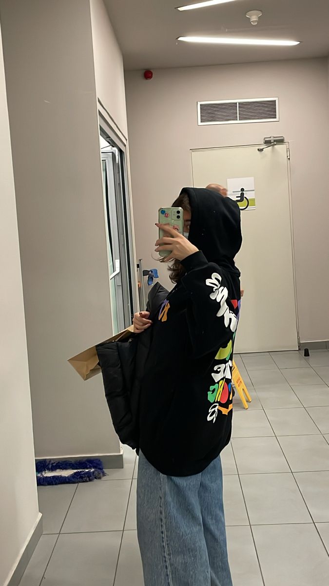 Outfit Selfie Ideas No Face, Outfit Selfie Ideas, Selfie Ideas No Face, Cardi B Funny Face, Outfit Selfie, Oversize Style, Ig Girls, Cold Outfits, Best Photo Poses