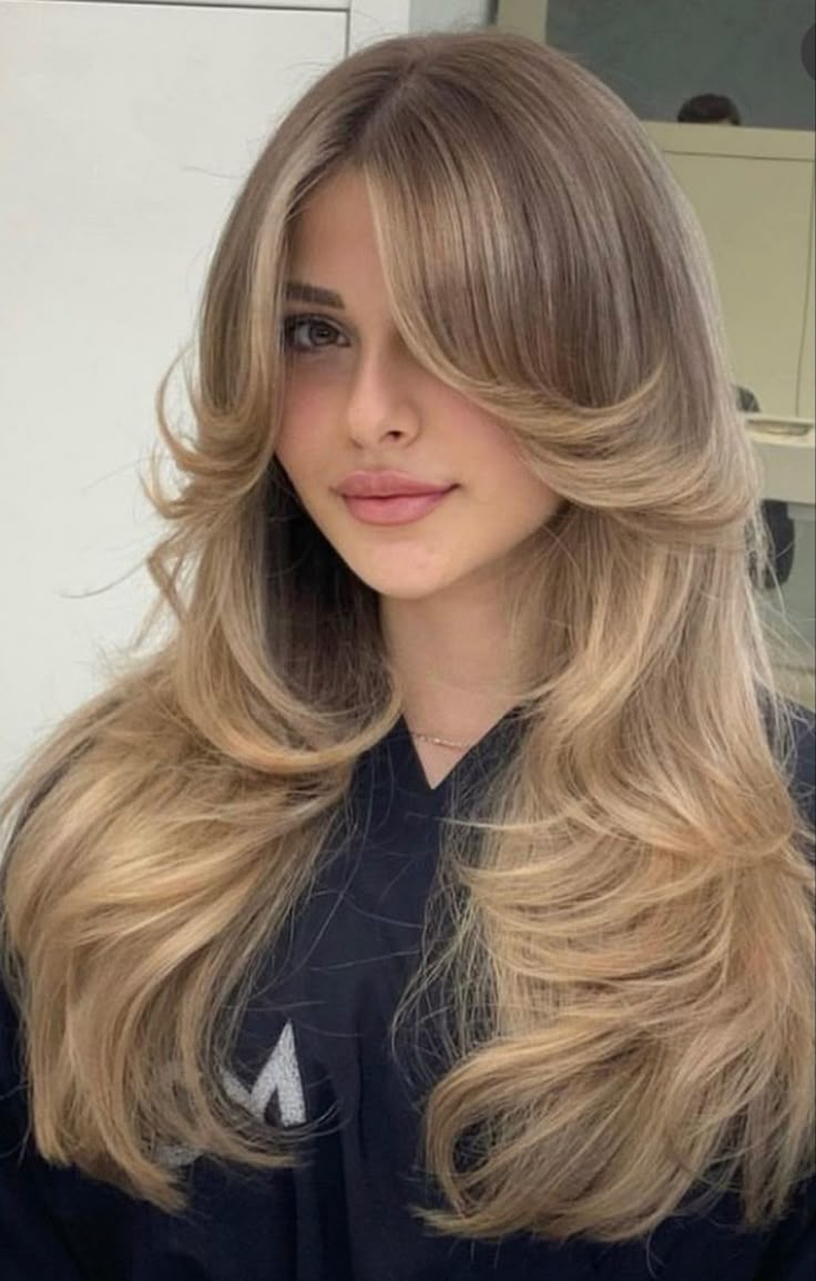 Butterfly Cut, Brunette Hair With Highlights, Haircut Inspo, Hairstyles For Layered Hair, Blonde Hair Inspiration, Haircuts Straight Hair, Hair Stylist Life, Long Blonde, Haircuts For Long Hair