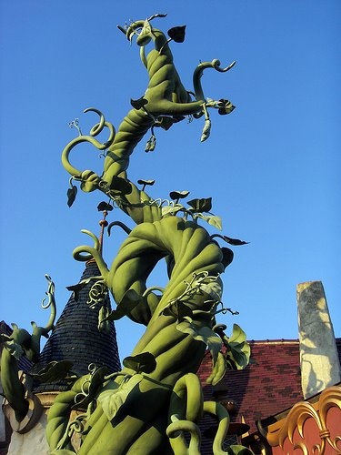 a very tall green plant with lots of leaves on it's head and arms