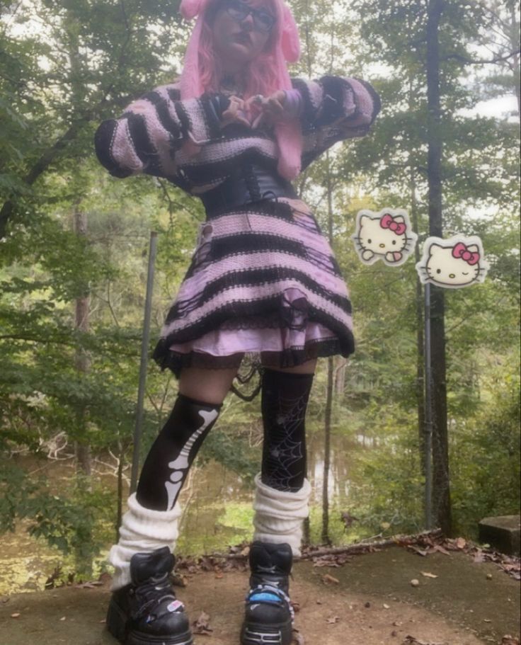 Kawaii Punk Aesthetic, Royal High Alt Outfits, Kawaii Goth Outfits For School, 2021 Alt Fashion, Goth Pink Outfit, Pastel Goth Outfits Kawaii, 2020 Alt Fashion, Pastel Goth Outfits Aesthetic, Dark Kawaii Outfits