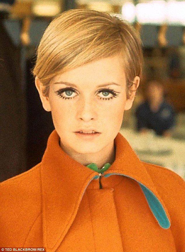 hehe hair is the least of my problems going for this. if a salon could make me look like Twiggy i would give them all the money. Twiggy Haircut, Twiggy Hair, 1960s Twiggy, 60s Hairstyles, 60s Fashion Trends, Most Popular Halloween Costumes, Colleen Corby, Twiggy Fashion, Popular Halloween Costumes