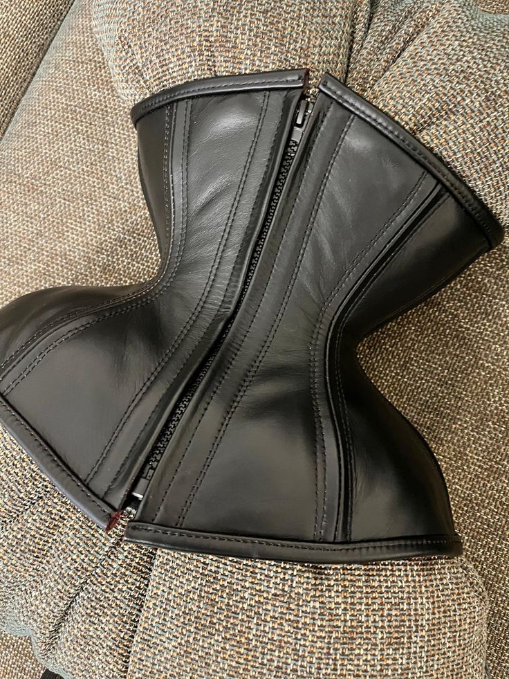 Genuine leather corset is custom made to measure Leather Working Projects, Bow Drawing, Lace Tights, Leather Corset, Corset Lingerie, Alt Fashion, Future Fashion, Body Shapers, Corsets