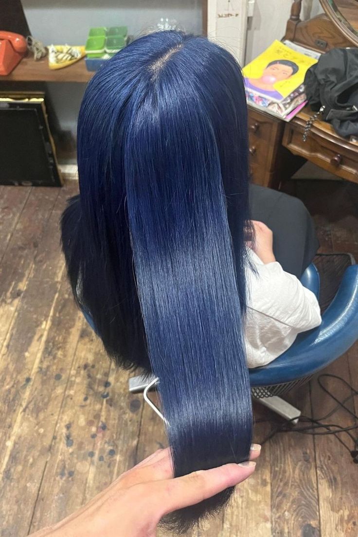 24 Stunning Blue Black Hair Ideas for Every Style Blue Natural Hair, Midnight Blue Hair, Blue Hair Highlights, Navy Blue Hair, Pop Hair, Dyed Hair Blue, Blue Black Hair, Dark Blue Hair, Creative Hair