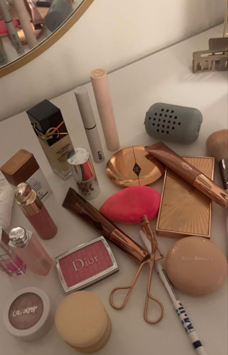 Makeup Collection Goals, Makeup Bag Essentials, Makeup Needs, Pink Girly Things, Makeup Obsession, Makeup Items, Lip Glow, Lipstick Makeup, Makeup Brands