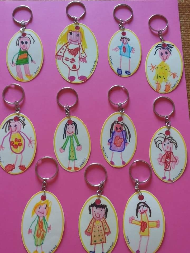 a bunch of key chains that are sitting on a pink surface with some pictures in them