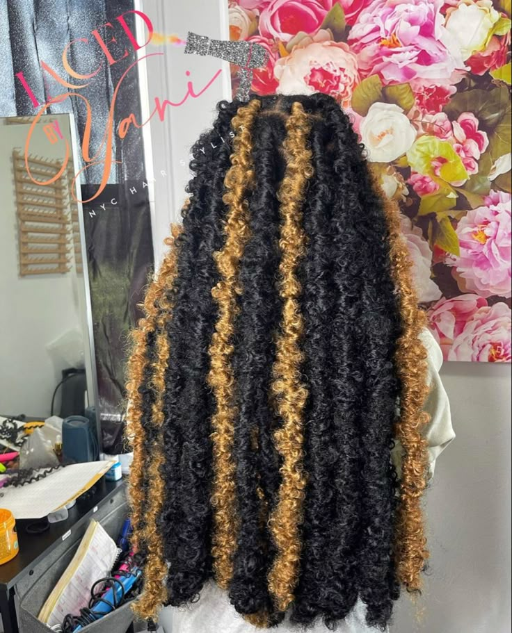 Green And Black Butterfly Locs, Peekaboo Butterfly Locs Blonde, Locs Hairstyles Brown, Black And Blonde Butterfly Locs Long, Brown And Black Butterfly Locs, Peekaboo Butterfly Locs, Peekaboo Locs, Latest Braided Hairstyles, Peekaboo Hair