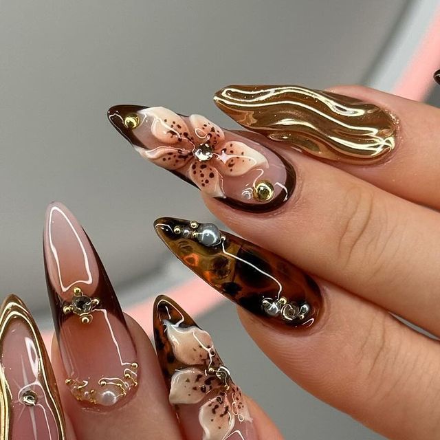 Amy | Gel X Educator & Mentor 🇨🇦 on Instagram: "Ready for all the fall sets 🤎🔱✨⚜️

Inspo from @nailedxamyy 

#brownnails
#gelxnails
#fallnails
#floralnails
#autumnnails 
#leopardnails 
#gelnailsdesign
#3Dnails
#pinterestnails
#trendynails
#nails2inspire 
#nailinspo" Fairy Gel X Nails, Fall Nail Set Ideas, Winter Junk Nails, Fall Nails 3d Art, Lilly Nails Designs, 3d Nails Fall, Fall Ideas For Nails, Ballerina Shape Nails Designs, Flower Fall Nails