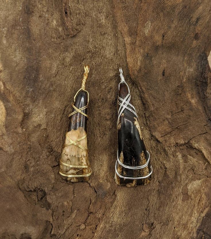 **Turn screen brightness up to 75% to see best color. Photo is unedited to achieve accurate perception** Price is for one pendant. Gold wire wrapped pendant is sold!! These elegant pendants are made with a stained bison tooth and plated wire. Choose from gold or silver. These are great for creating custom jewelry. Pendant length is approximately 2.75 inch. I can make a custom necklace for you, either hemp or sliding-knot, for an additional charge. Please message me with any custom jewelry reques Bone Bead Necklace, Tooth Pendant, Teeth Jewelry, Bone Art, Tooth Necklace, Best Color, Elegant Pendant, Bone Beads, Sliding Knot