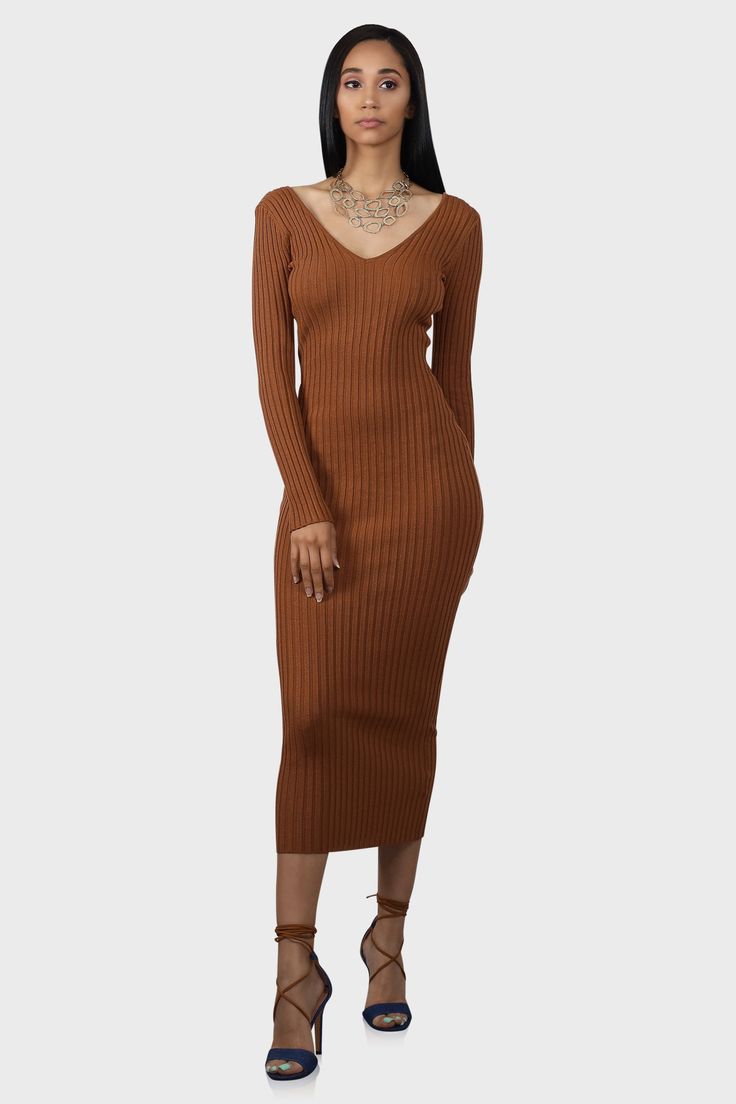 long sleeve sweater dress rust front Womans Outfits, Knitted Dress Outfit, Odd Fashion, Outfits Street Styles, Statement Handbag, Brown Midi Dress, Midi Sweater Dress, Brown Dresses, Pants Short