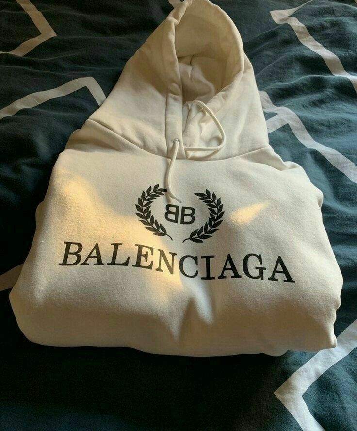 Expensive Hoodies, Balenciaga Hoodie, Aesthetic Streetwear, Stylish Hoodies, Expensive Clothes, College Hoodies, Trendy Fashion Outfits, Winter Hoodies, Streetwear Tshirt