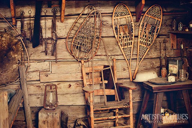 there are many different types of items on the wall in this room, including chairs and other things