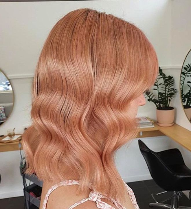 Mesmerizing Strawberry Blonde Hair Color Ideas to Warm Up Your Look Strawberry Blonde Hair Color Ideas, Peach Blonde, Peach Hair Colors, Strawberry Blond, Strawberry Blonde Hair Color, Temporary Hair Dye, Strawberry Hair, Peach Hair, Blonde Hair Color Ideas