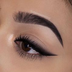 Blended soft eye liner Makeup Ulzzang, Permanente Make-up, Tutorial Eyeliner, Soft Smokey Eye, Make Up Designs, Eyeliner Tips, Winged Eyeliner Tutorial, Smink Inspiration, Beauty Make-up