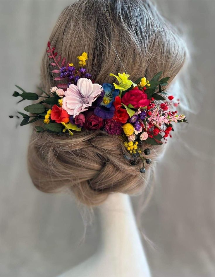 Wedding hairstyle long hair ideas you'll love Wedding Hairstyle Long Hair, Red Hair Flowers, Hair Flowers Wedding, Flower Hijab, Bride Hair Flowers, Long Hair Ideas, Wedding Headpiece Vintage, Flower Hair Clips Wedding, Textile Flowers