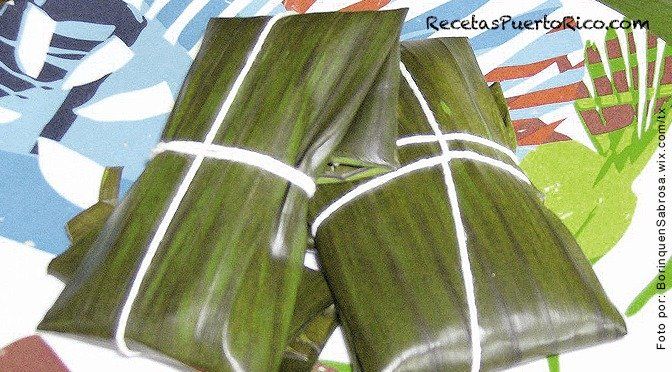 three pieces of banana leaf wrapped in white string on top of a tablecloth with palm leaves