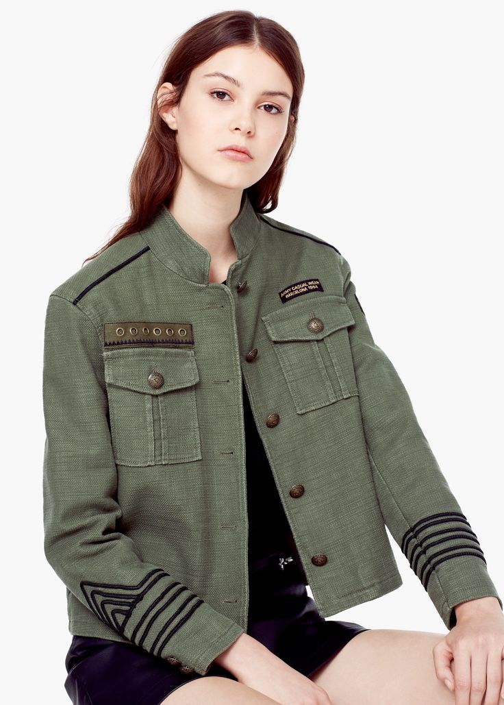 Military-style jacket Olive Green Jacket, Casual Outfit Inspiration, Military Style Jackets, 90s Fashion Outfits, Dresses Pants, Field Jacket, Parka Jacket, Denim Coat, Military Fashion