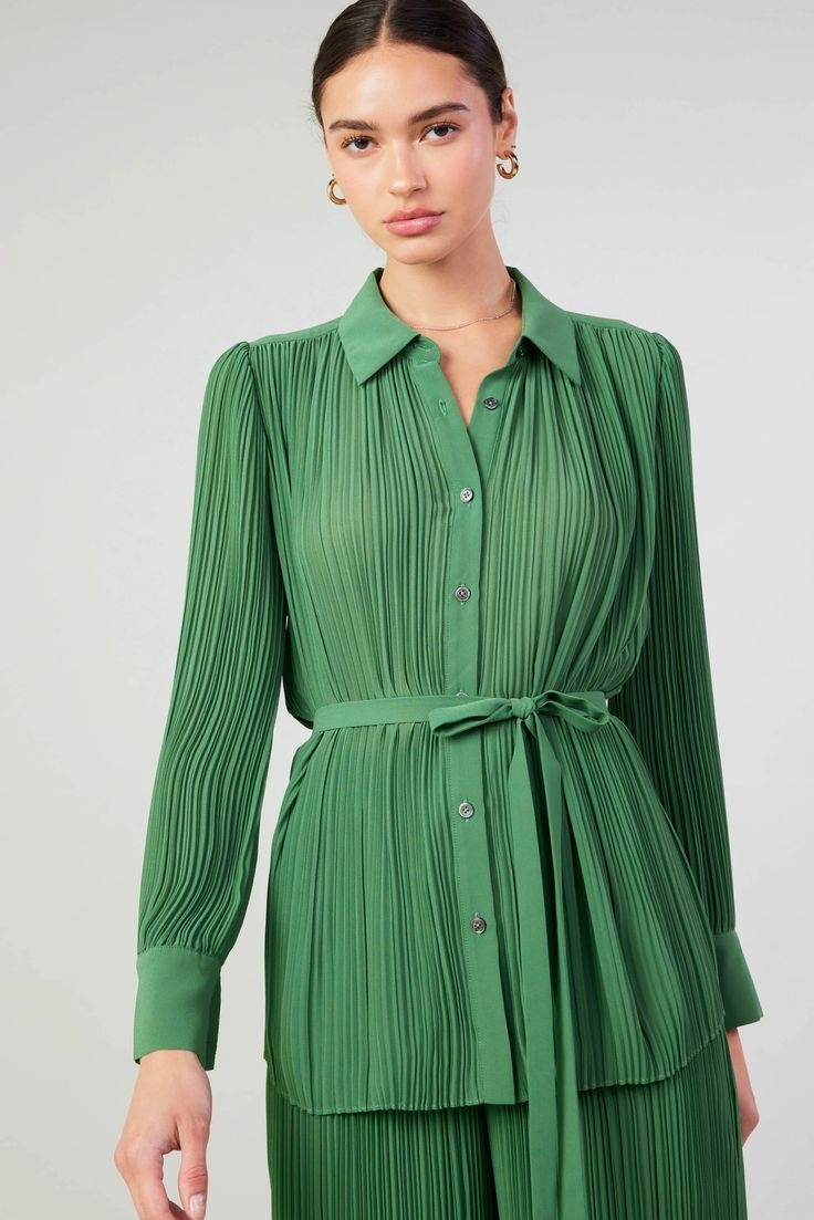 Pleated Buttondown Top – CURRENT AIR Green Pants Style, Outerwear Trends, Hijabi Style, Pleated Shirt, Shirt Tie, Leaf Green, Pleated Fabric, Green Pants, Sweater Sale