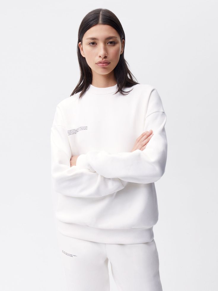 THIS SWEATSHIRT IS MADE FROM 420 GSM HEAVYWEIGHT COTTON, AND IS TREATED WITH PEPPERMINT OIL (PPRMINT™) FOR ITS ANTI-ODOR PROPERTIES. THE FABRIC IS BRUSHED ON THE INSIDE FOR A SOFT FEEL. Alexander Mcqueen Clothing, Summer Wardrobe Essentials, Peppermint Oil, Pull Sweat, Organic Cotton Fabric, Off White Color, Long Shorts, Shop Sweatshirts, Cotton Style