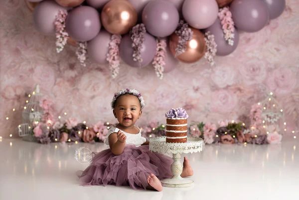 Floral Cake Smash Backdrop 1st Birthday Girl Decorations, Idee Babyshower, Smash Cake Girl, 1st Birthday Photoshoot, Cake Smash Backdrop, 1st Birthday Cake Smash, Cake Smash Photography