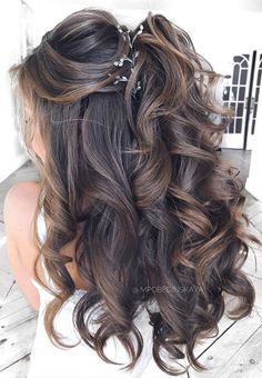 Bridal Hair Half Up Medium, Wedding Half Updo, Curls For Medium Length Hair, Quincera Hairstyles, Partial Updo, Bridal Hair Half Up, Medium Length Updo, Hair Quince, Wedding Party Hair