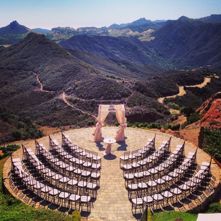 an image of a web page for a wedding venue with mountains in the back ground