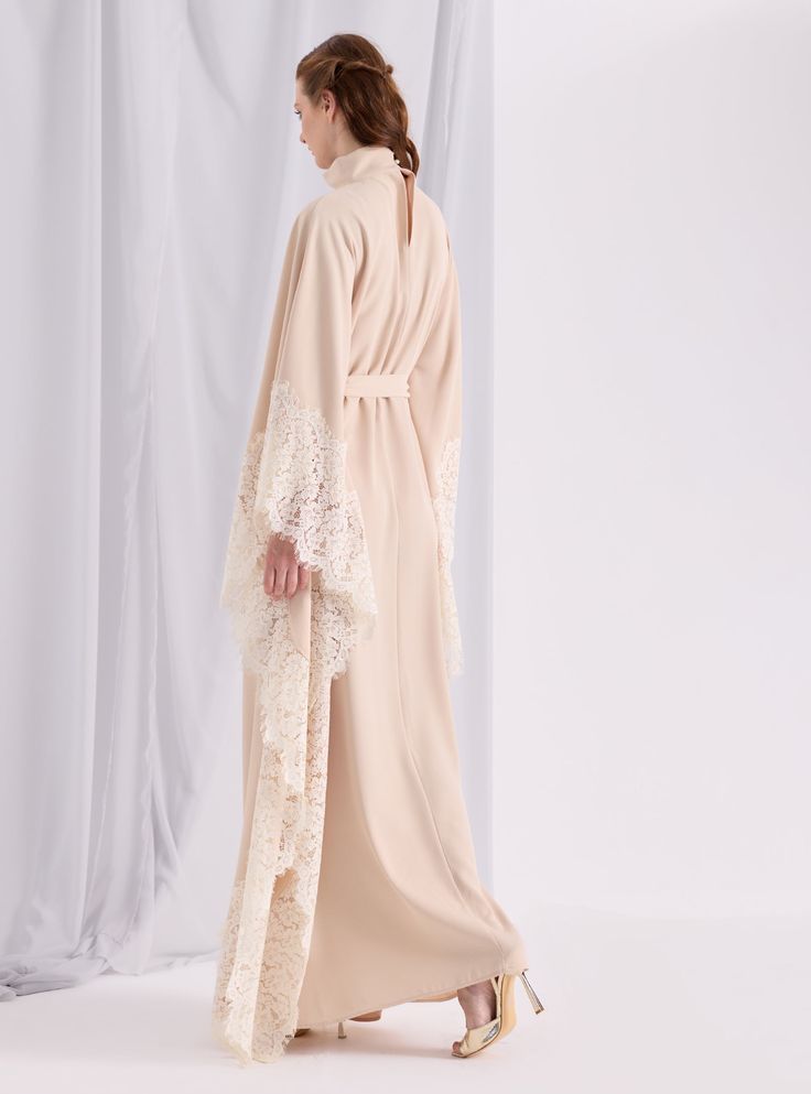 WF ATELIER Model height: 177 CM 100% Polyester Length: 140cm Fitted Long Abaya For Spring, Fitted Abaya For Spring, Spring Long Abaya, Cream Long Maxi Dress For Daywear, Full Length Beige Dress For Spring, Beige Full Length Dress For Spring, Beige Full-length Dress For Spring, Long Maxi Dress With Lace Trim, Elegant Long Maxi Dress With Lace Trim