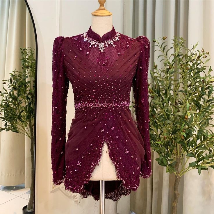 Kebaya Burgundy, Outfit Ideas Muslim, Model Dress Kebaya, Braidsmaid Dresses, Kebaya Lace, Kebaya Modern Dress, Kebaya Dress, Kebaya Muslim, Lace Dress Design