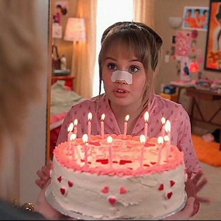 16 Candles, Old Disney, 웃긴 사진, Iconic Movies, 16th Birthday, Cute Cakes, Disney Channel, Pretty Little Liars, Sweet 16