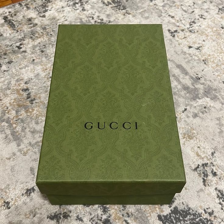 Gucci Sneaker Box Brand New Condition Gucci Sneaker, Gucci Shoe, Gucci Coat, Sneakers Box, Gucci Hat, Gucci Sneakers, Closet Accessories, Box Branding, Box Color