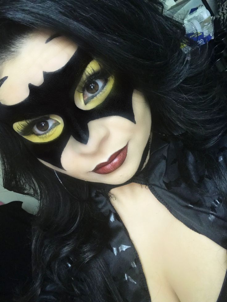 Batgirl Makeup, Batman Makeup, Batwoman Makeup, Family Costumes Diy, Batman Halloween, Halloween Makeup Pretty, Sugar Skull Makeup, Halloween Makeup Inspiration, Halloween Makeup Easy