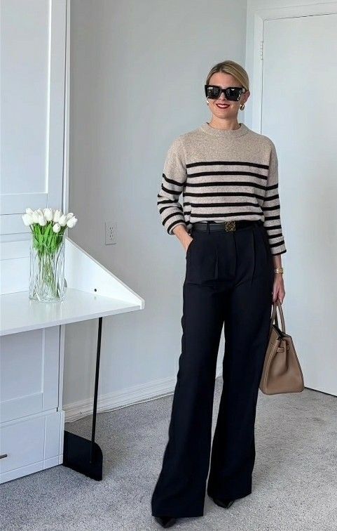 Wide Leg Trousers Work Outfit, Black Wide Leg Pants Outfit Dressy, Wide Black Pants Outfit, Wide Leg Pants Outfit Dressy, Loose Trousers Outfit, Black Wide Leg Pants Outfit, Beige Sweater Outfit, Smart Casual Work Outfit Women, Edgy Work Outfits