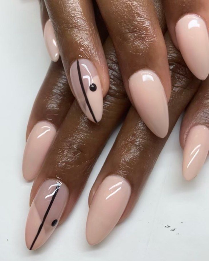 (ad) Can you make short nails almond shape? Outlined Almond Nails, Current Nail Trends 2023 Almond, Shorties Nails Almond, Short Almond Nails Designs Summer, Spring Nails 2024 Trends Almond, Minimalist Almond Nails, Nails Almond Shape, Trends Nails, Almond Acrylic