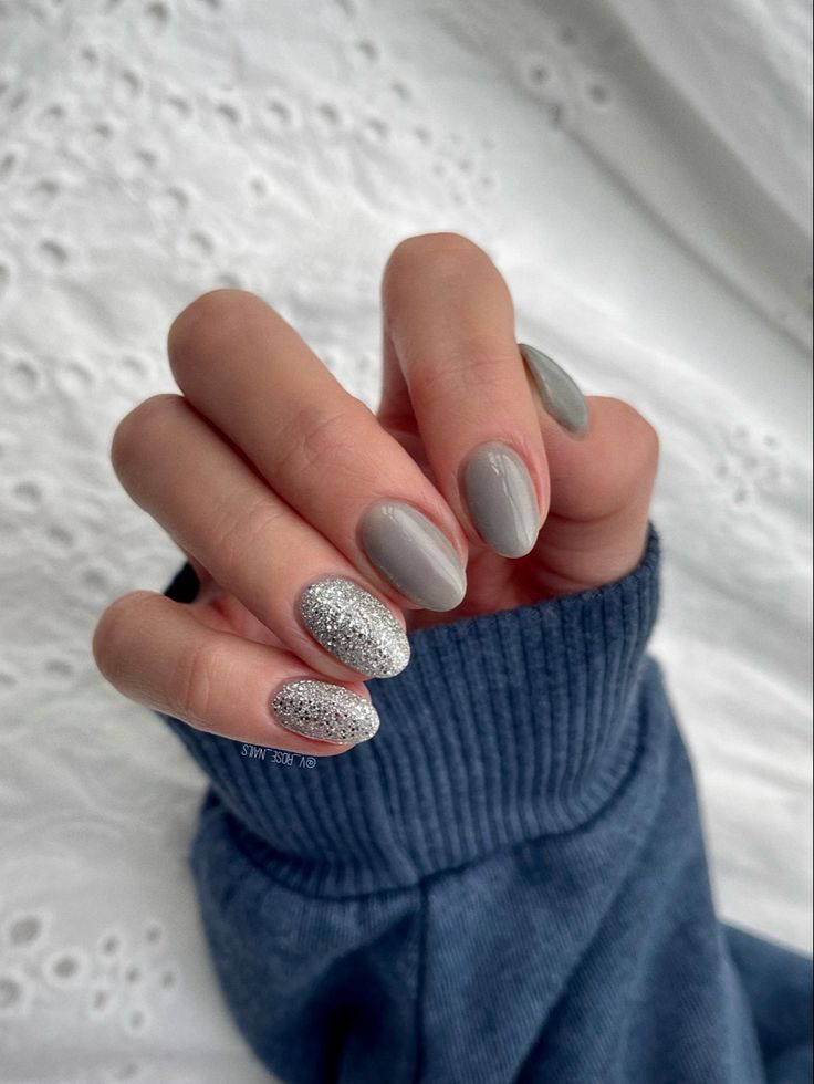 Grey Nail Inspo | Almond Nails Round Grey Nails, Oval Grey Nails, Grey Summer Nails, Acrylic Nail Designs Gray, Almond Nails Grey, Light Grey Nail Ideas, Grey Almond Nails, Gray Nail Ideas Acrylic, Almond Nails With Glitter