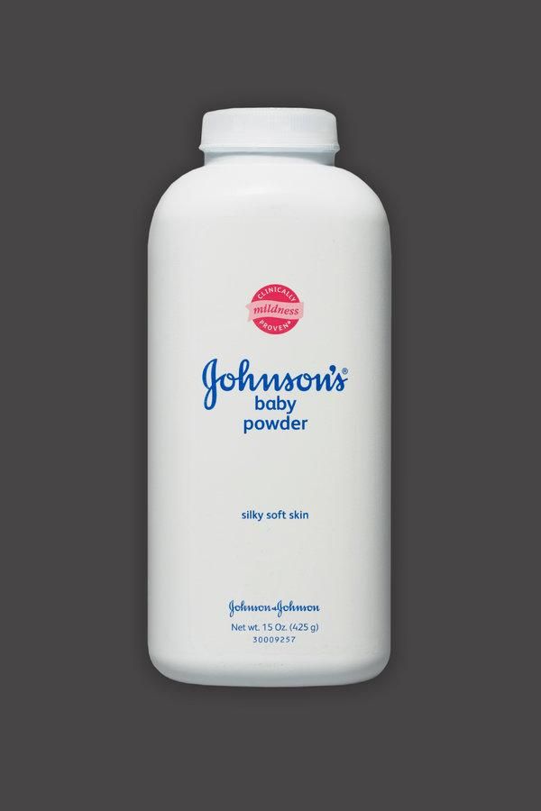 Baby Powder’s Possible Asbestos Link Worried Johnson & Johnson for Years | Johnson & Johnson says its product is safe. But asbestos, a carcinogen that can exist underground near talc, was a concern inside the company for decades. Johnsons Baby, Talc Powder, Johnson Johnson, Pretty Skin Care, Baby Powder, Baby Oil, Body Skin Care Routine, Johnson And Johnson, Baby Bath