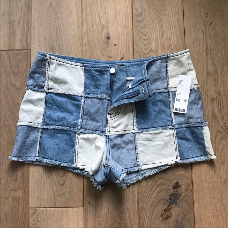 Nwt, Size 31 Patchwork Denim Jean Shorts Vintage 90s Look High Waisted Fringe Frayed Hem Waist 17” Rise 11” Inseam 2” Bl Motif Light Wash Patchwork Cotton Bottoms, Patchwork Light Wash Cotton Bottoms, Summer Recycled Denim Patchwork Bottoms, Summer Patchwork Recycled Denim Bottoms, Casual Patchwork Jean Shorts In Medium Wash, Casual Medium Wash Patchwork Jean Shorts, White Denim Patchwork Bottoms, White Denim Bottoms With Patchwork, White Patchwork Denim Bottoms