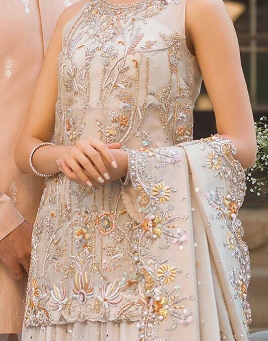 Elegant Cream Organza Lehenga, Elegant Hand Embellished Organza Gown, Elegant Hand-embellished Organza Gown, Elegant Cream Lehenga For Party, Elegant Cream Dress For Reception, Elegant Lehenga With Dupatta For Wedding Reception, Elegant Cream Lehenga For Formal Occasions, Elegant Formal Cream Lehenga, Wedding Organza Gown Hand Embellished