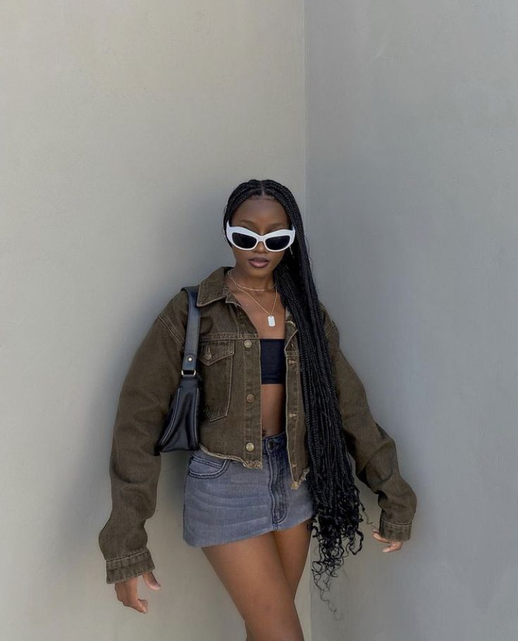 @milisa_njoli Chic Spring Outfits 2023, Spring Outfits 2023 Trends, Outfits 2023 Trends, Chic Spring Outfits, Mode Tips, Short Denim Skirt, Short Denim, Streetwear Fashion Women, Simple Trendy Outfits