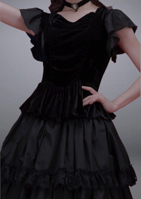 Elevate your style with our Black A-line Gothic Velvet Dress Set. This luxurious piece features a delicate lace edge, perfect for a sophisticated Lolita costume party. Designed with a plus size fit, this dress offers both comfort and elegance. Step into the world of high fashion with our velvet dress set. Gunne Sax Wedding Dress, Victorian Style Wedding Dress, Black Gothic Dress, Antique Wedding Dresses, Marie Antoinette Dresses, Victorian Style Wedding, Nontraditional Wedding Dress, Antoinette Dress, Veil Accessories