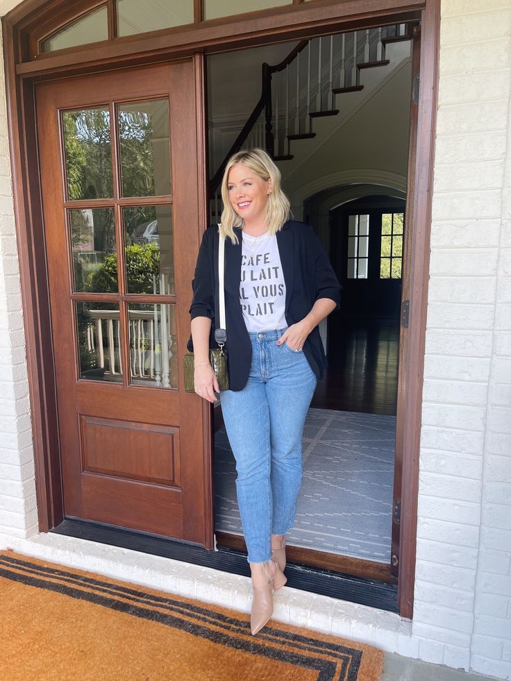 I paired this black blazer with a graphic tee, straight leg denim, and block heel mules! I love blazers for fall, there are so many ways you can wear them. Click the photo for outfit details! #fallfashion #style | thesmallthingsblog.com Block Heel Mules Outfit, Heel Mules Outfit, Women Chic Outfits, Kate Bryan, Mules Outfit, The Small Things Blog, Small Things Blog, Block Heel Mules, Outfits For Fall