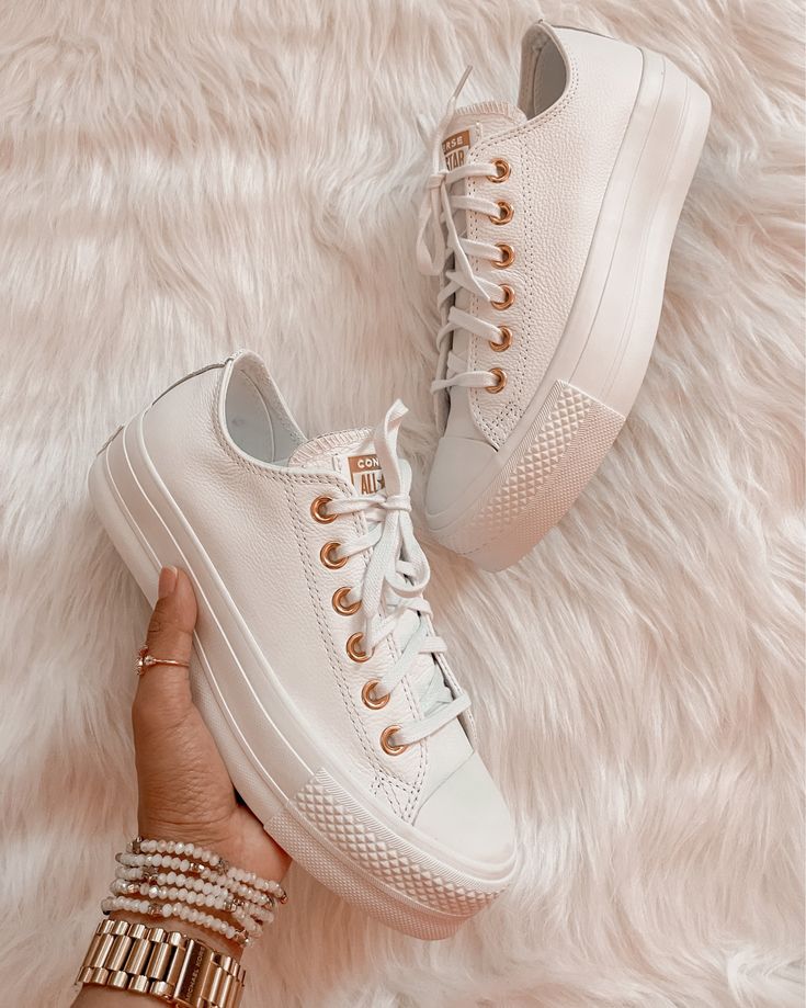 Converse Platform Outfit, Platform Outfit, Converse Outfits, Boss Motivation, Converse Platform, Gold Platforms, Oxford Platform, Oxford Sneakers, Platform Converse